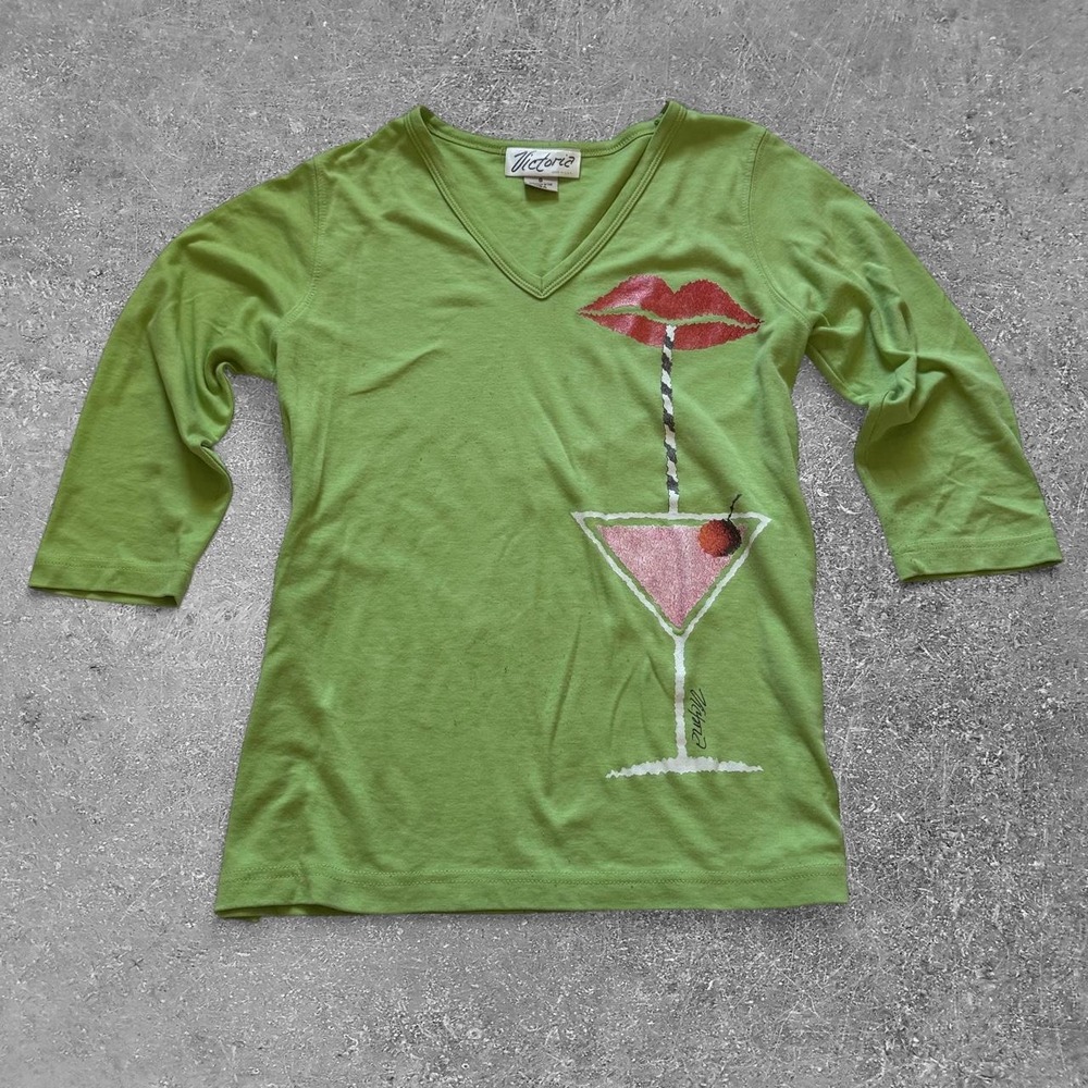 Vintage Victoria Green Martini Lips Graphic V-Neck 3/4 Sleeve Shirt 7007 Small